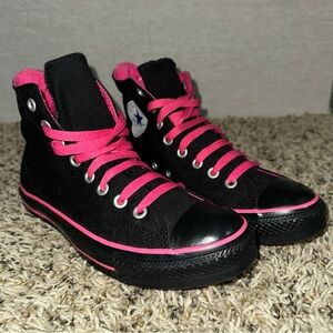 Size 9 W & 7 M - Converse Chuck Taylor All Star Black And Pink